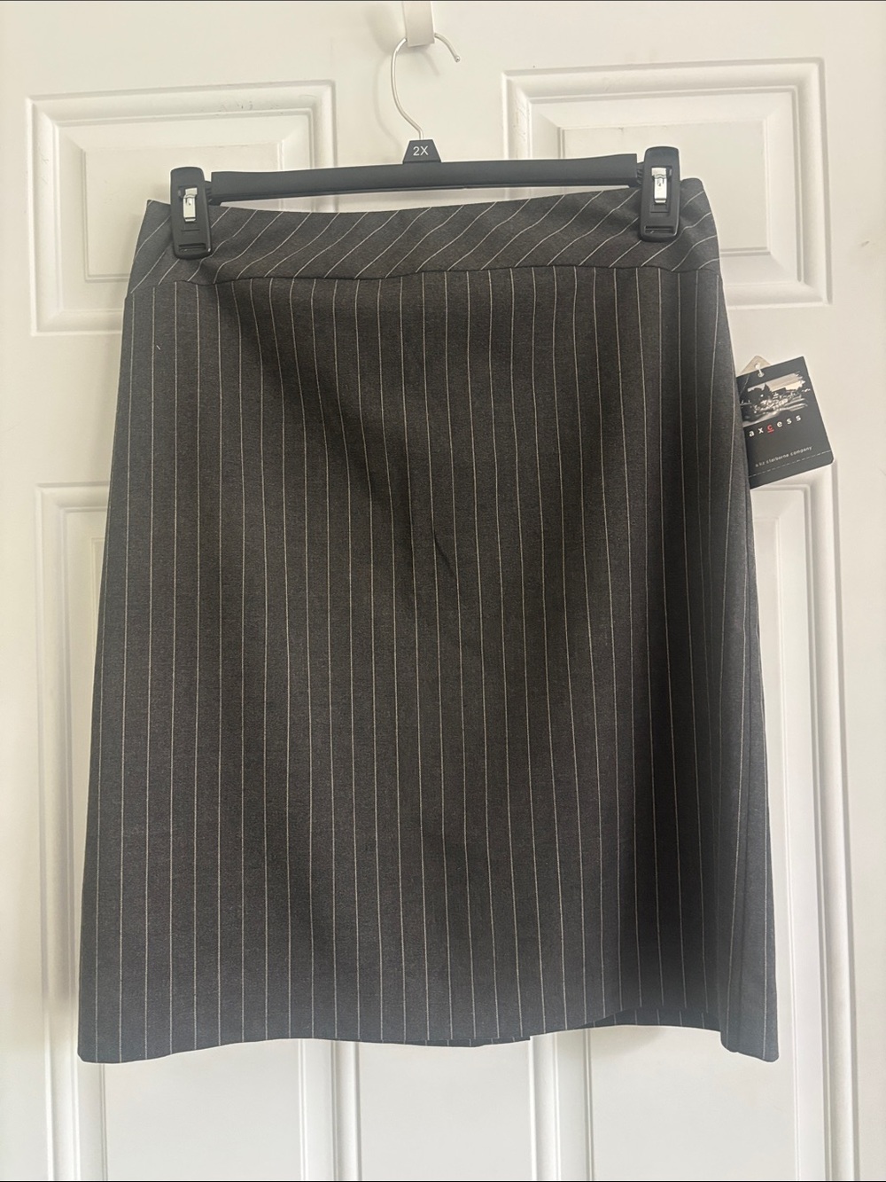 NWT Liz Claiborne Access  Gray/White Pinstripe Pencil Skirt, Size 10
